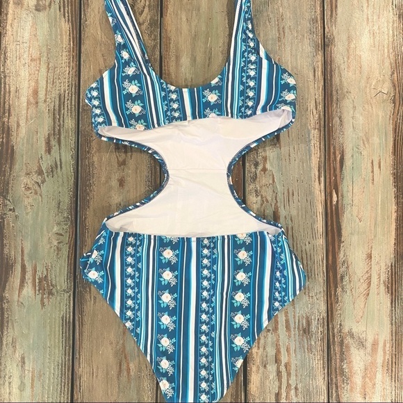 Cupshe NWT Sz Medium One Piece Swimsuit W/ Cutouts, Blue Floral & Stripes Print - Picture 2 of 8